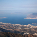Il Ponte sullo Stretto prende forma: via alle fondamenta del pilone tra cantieri blindati e accese proteste